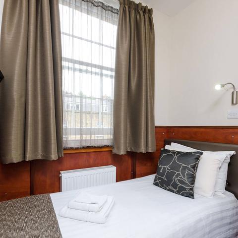 Single ensuite bedrooms